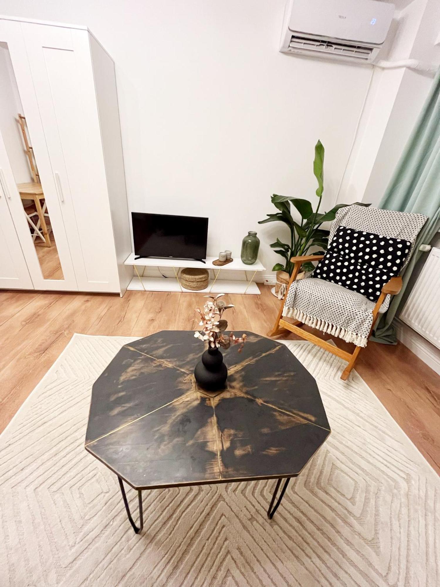 Lola'S Apartament Close To City Center ブカレスト エクステリア 写真